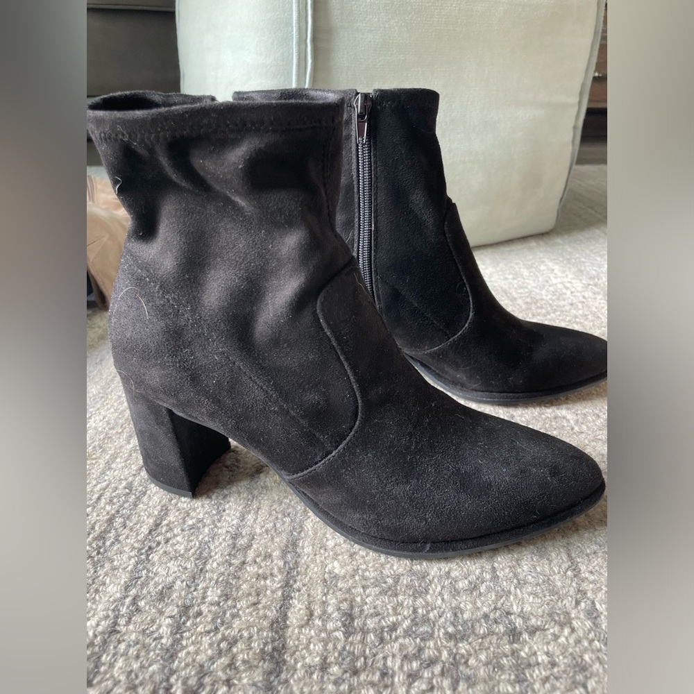 Women’s Nine West Black Suede Booties 7.5M